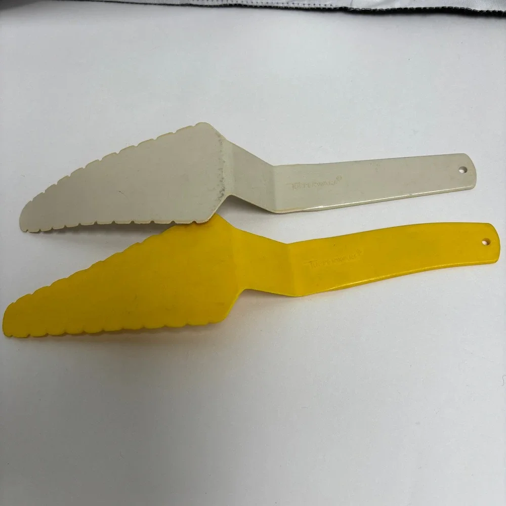 VTG 80s Tupperware Cake Pie Server‎ Slicer Lot of 2 Yellow Cream 1228-3 1228-8